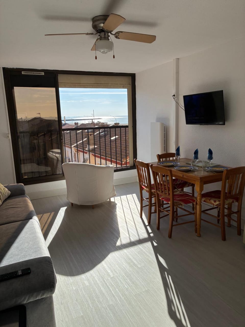 TV and multimedia, Living room, Dining area, Sea view, internet, air conditioner