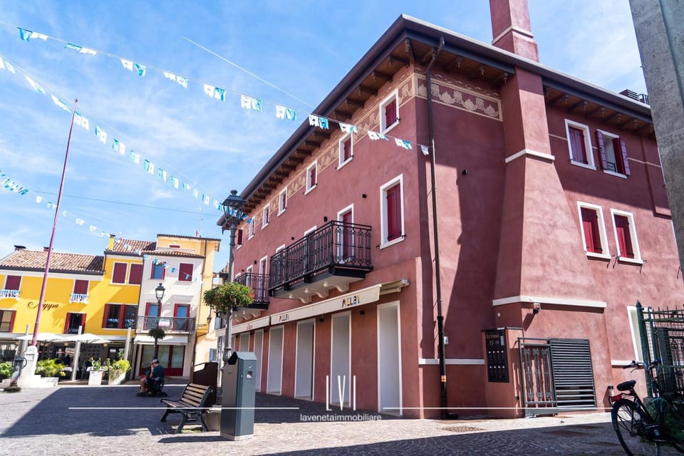 Property building, Street view