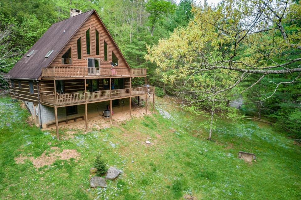 Hidden Creek Cabin Cabin in Watauga