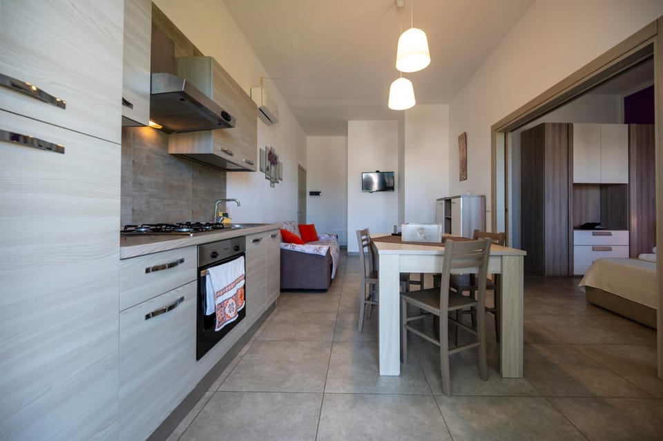 Kitchen or kitchenette, Living room, Dining area