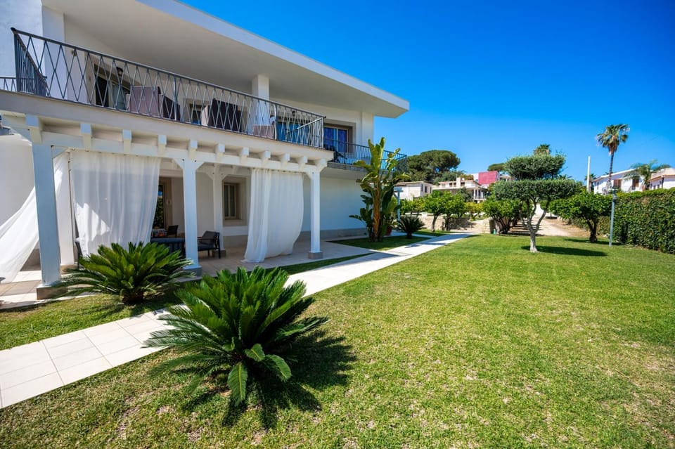 Property building, Spring, Natural landscape, Garden, Garden view