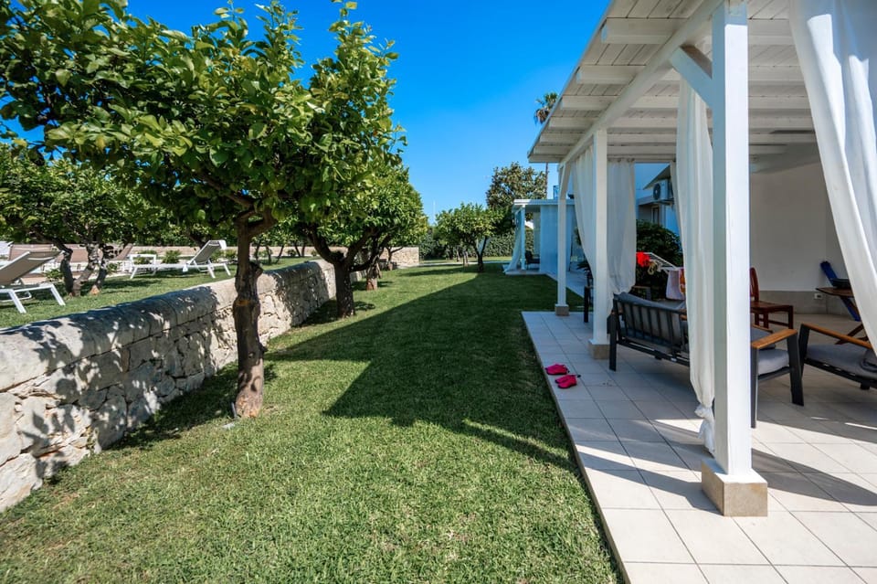 Property building, Patio, Day, Garden, View (from property/room), Balcony/Terrace, Garden view, sunbed