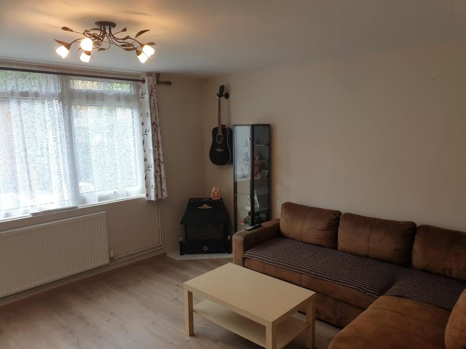 4 bedroom house 11minwalk W Norwood Station zone3 House in London Borough of Southwark