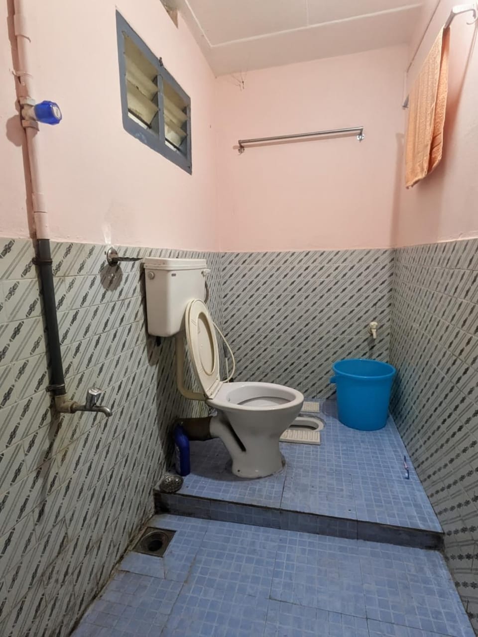 Eons riverdale House in Kerala