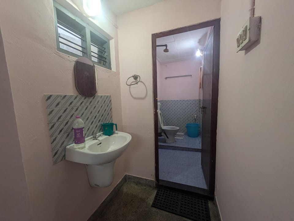 Eons riverdale House in Kerala