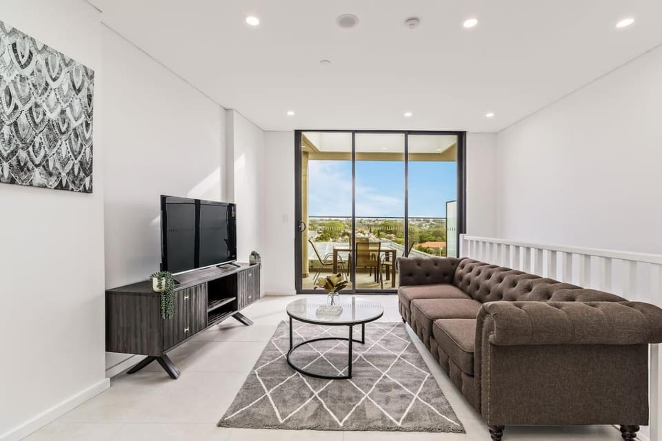 Chic 2BR Split-Level | 15 Mins to Airport & CBD Apartment in Marrickville