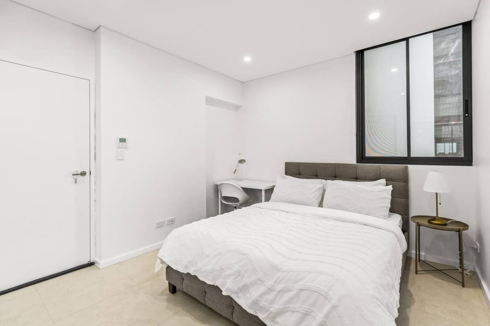 Chic 2BR Split-Level | 15 Mins to Airport & CBD Apartment in Marrickville