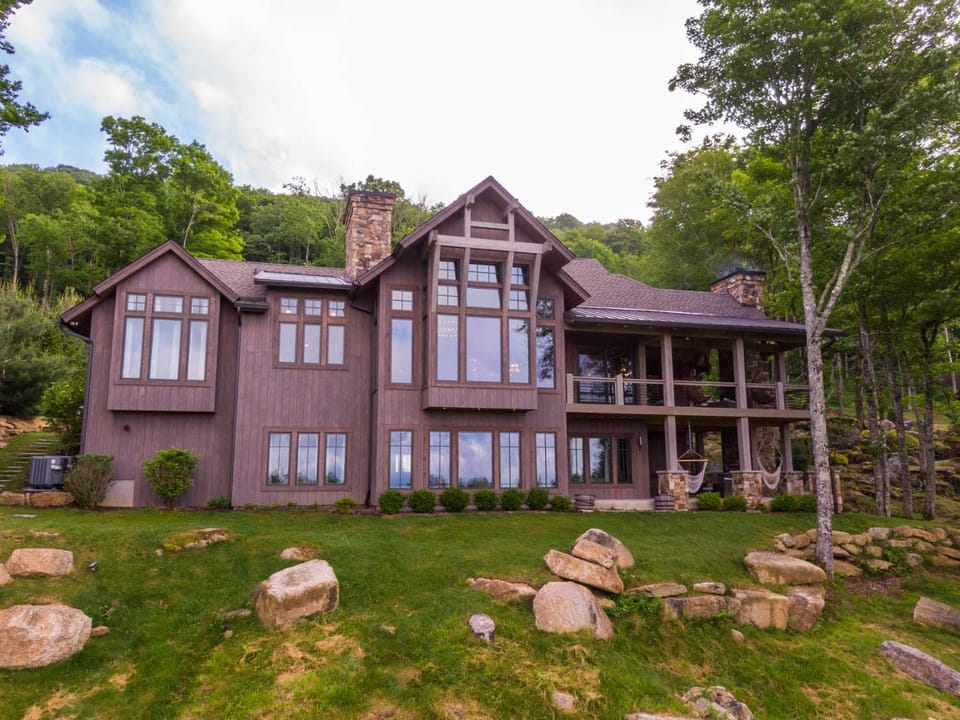 Twin Boulder Lodge at Eagles Nest House in Beech Mountain