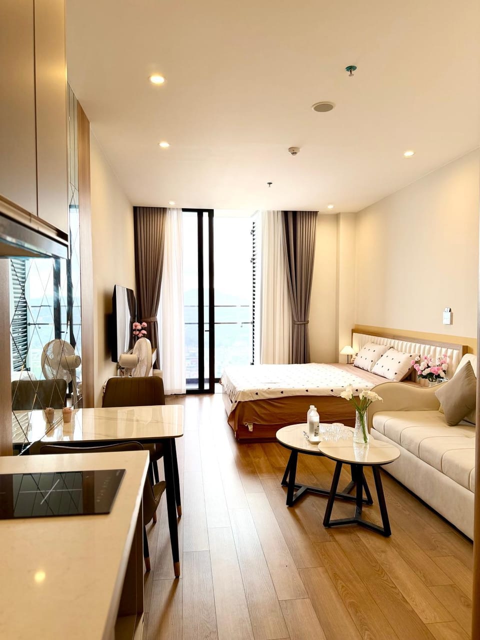 Căn hộ Dịch Vụ Cao Cấp Icon 40 Apartment in Vietnam