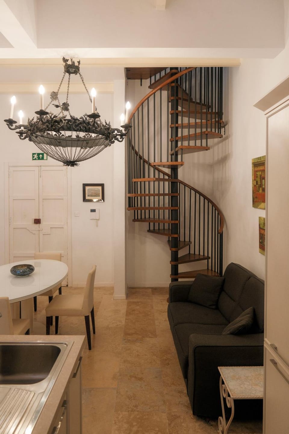 Living room, Seating area, Dining area, internet, internet