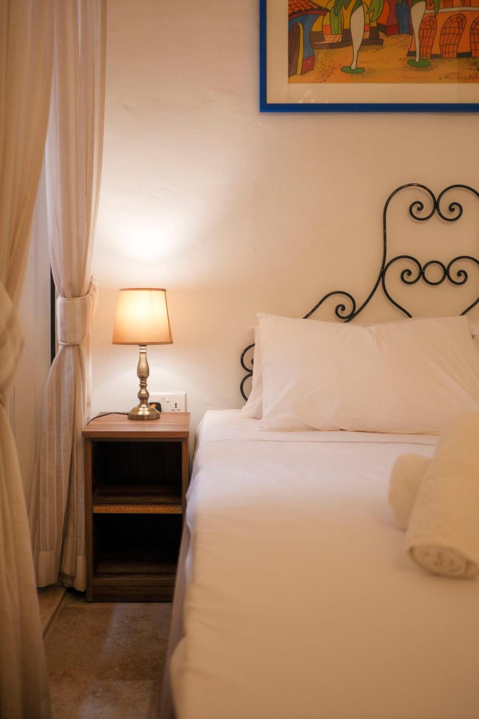 Bed, Bedroom, towels, towels, air conditioner, air conditioner