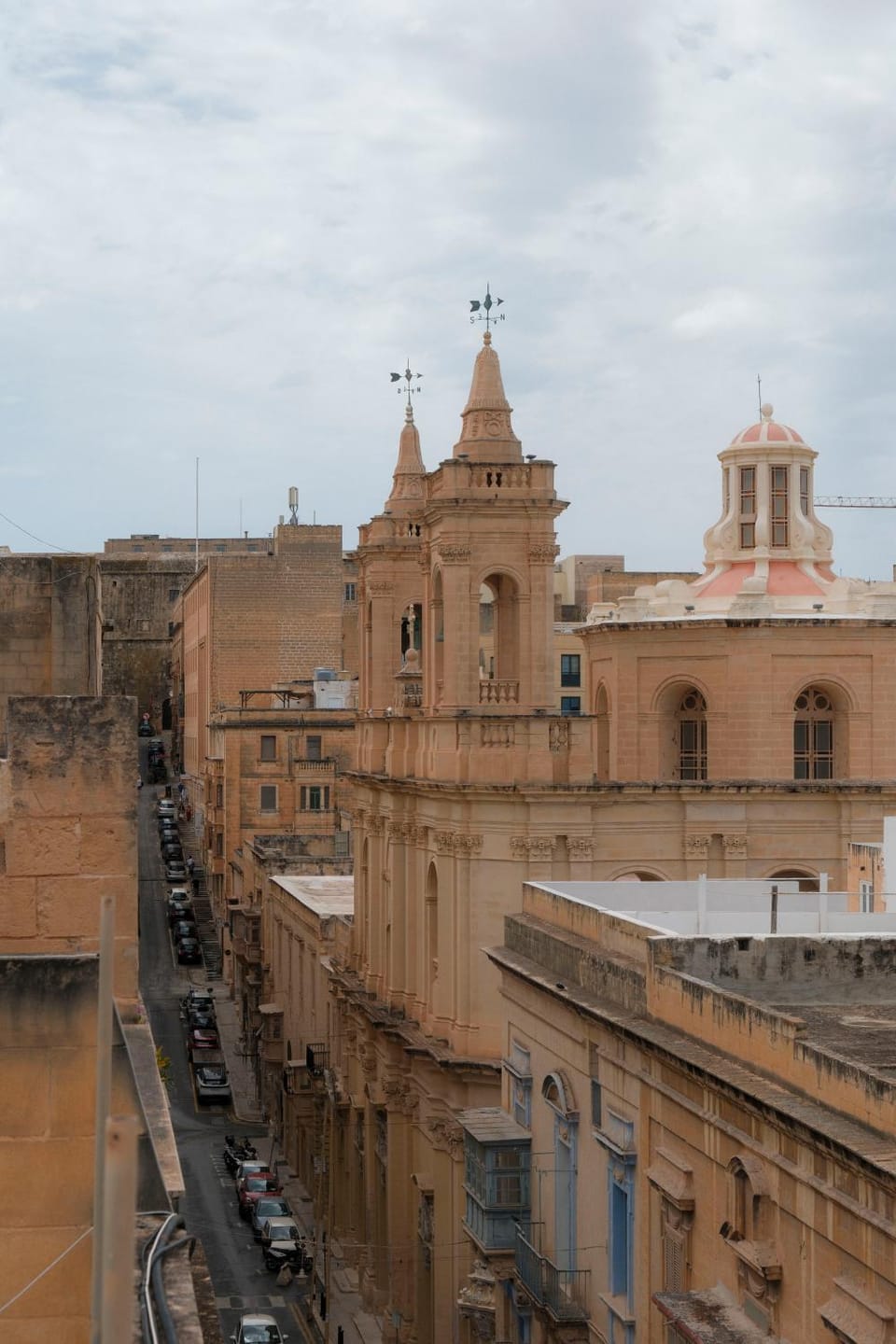 Day, Neighbourhood, City view, Landmark view, Street view, Location