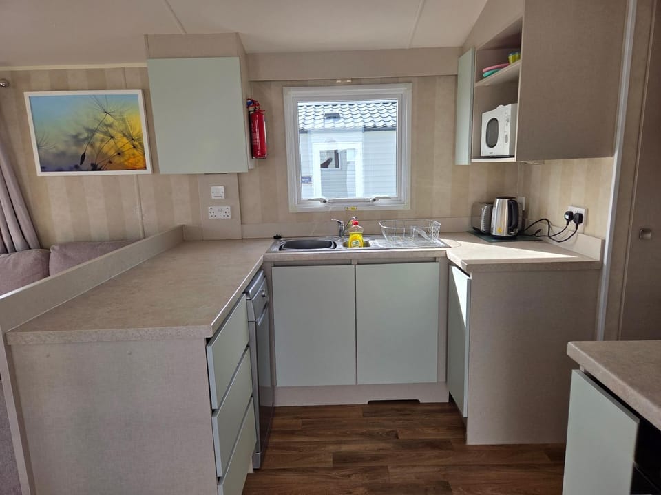 2 bedrooms caravan with a sea view Campground/ 
RV Resort in Poole