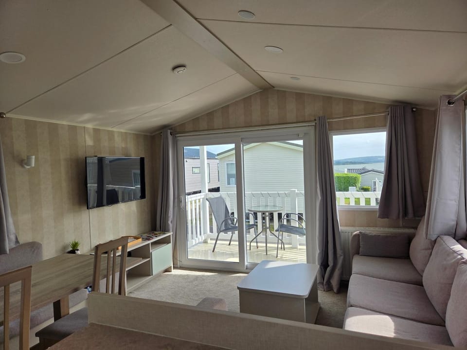 2 bedrooms caravan with a sea view Campground/ 
RV Resort in Poole