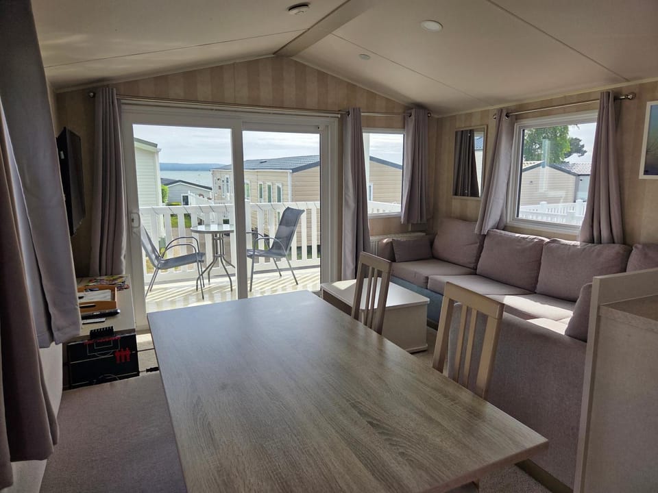 2 bedrooms caravan with a sea view Campground/ 
RV Resort in Poole