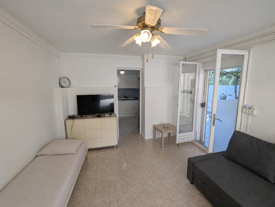 Communal lounge/ TV room, Living room