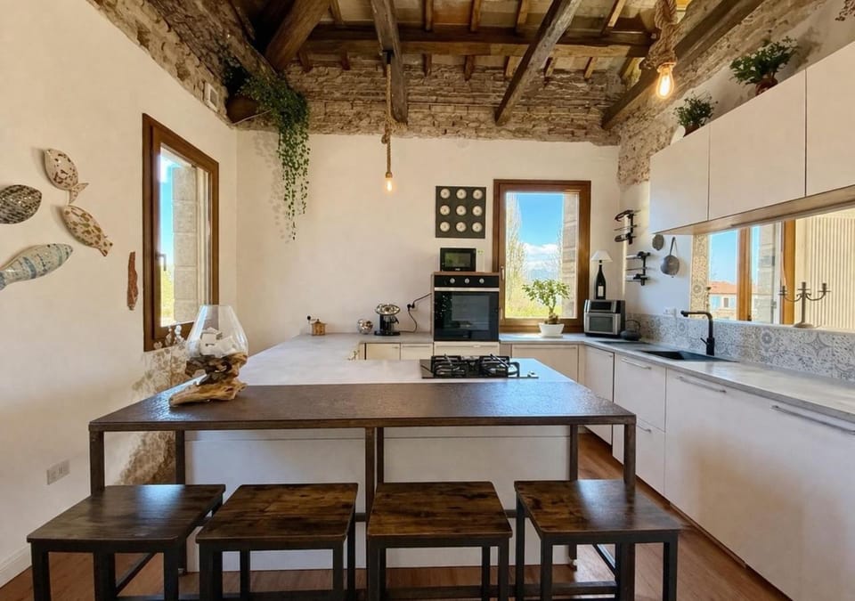 Kitchen or kitchenette, Dining area, kitchen