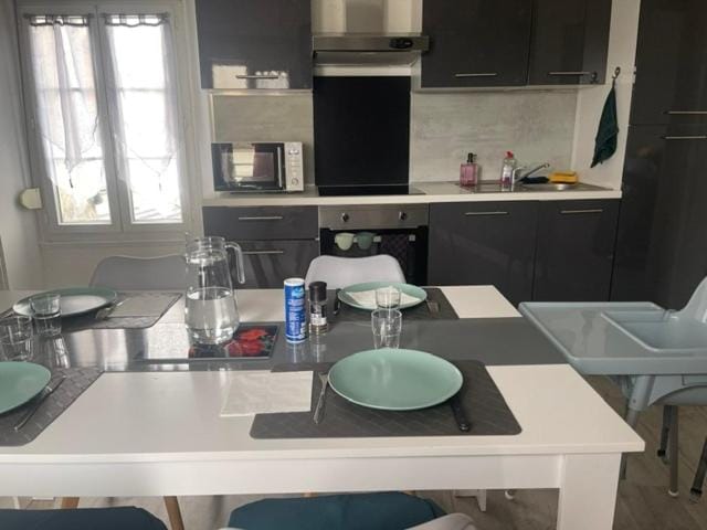 T2 bis famille 4 personnes Cuisine équipée - Parking - Proche attractions Apartment in Centre-Val de Loire