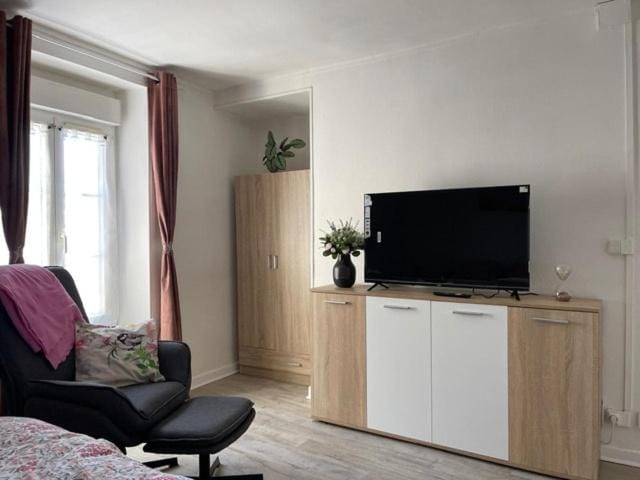 T2 bis famille 4 personnes Cuisine équipée - Parking - Proche attractions Apartment in Centre-Val de Loire