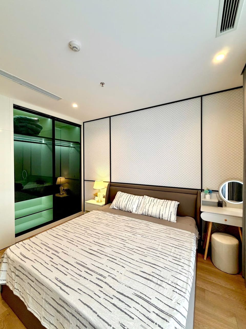 Căn hộ nghỉ dưỡng cao cấp Icon40 Apartment in Vietnam