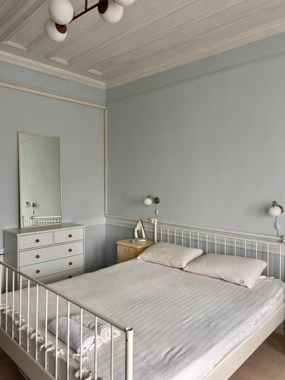 Bed, Bedroom, towels, wardrobe