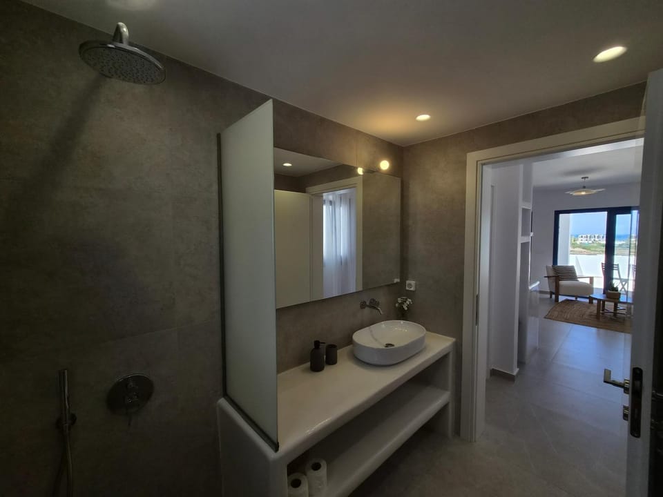 Bathroom, towels