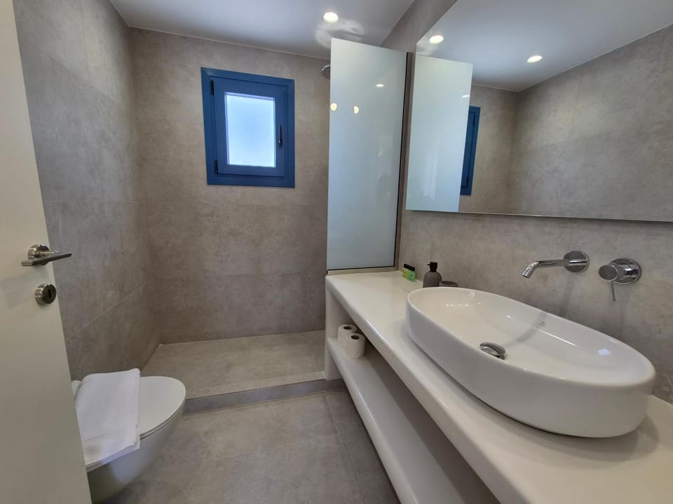 Shower, Toilet, Bathroom, Bath, towels