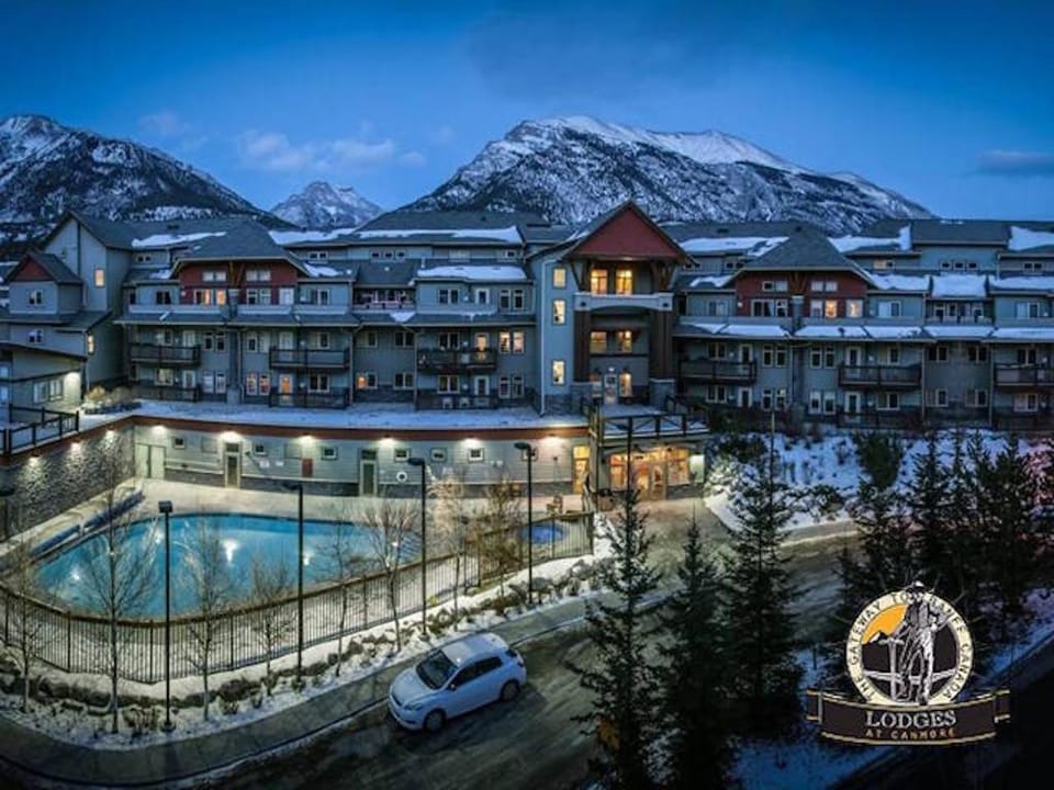 Property building, Pool view, Swimming pool