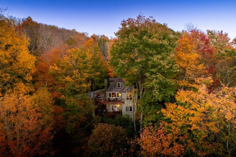 S'More To Love - Pet Friendly Hot Tub Pool Table Views & More House in Seven Devils