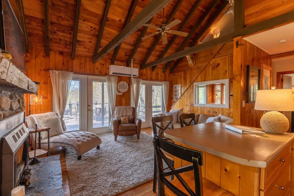 Heather Heights Cottage House in Brushy Fork