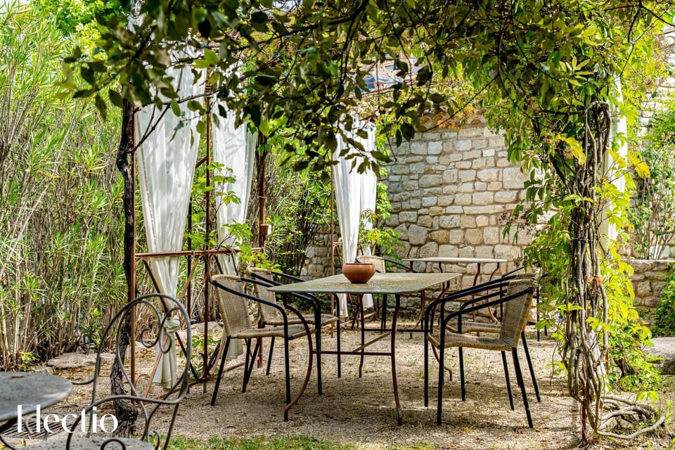 Garden, Dining area
