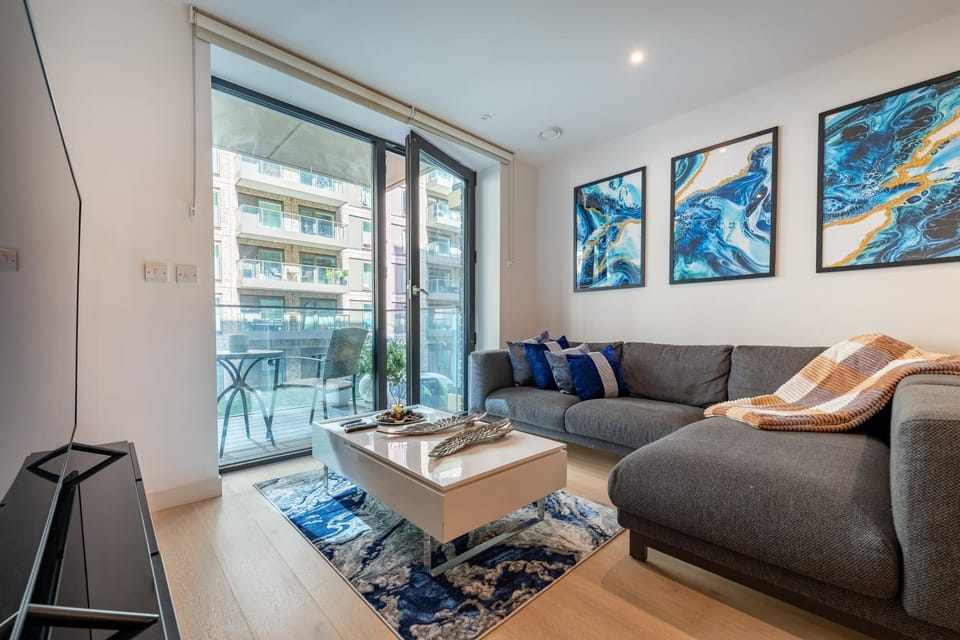 Communal lounge/ TV room, TV and multimedia, Balcony/Terrace, Balcony/Terrace, Living room, Decorative detail, Decorative detail