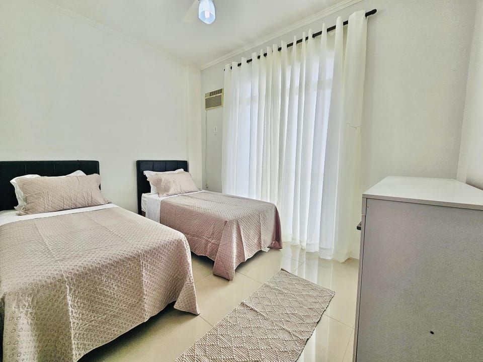 Bed, Photo of the whole room, Bedroom, air conditioner