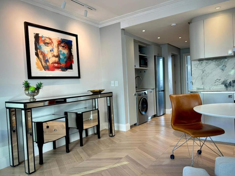 Hamptons Holiday Apartment in Dolce Vita Sea Point Apartment in Sea Point