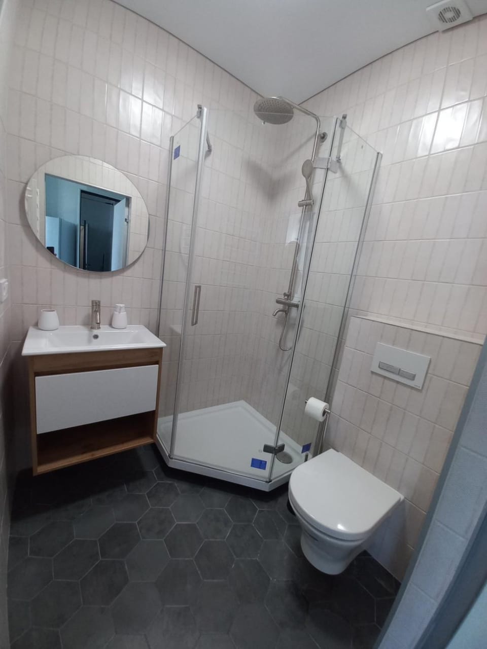Shower, Toilet, towels