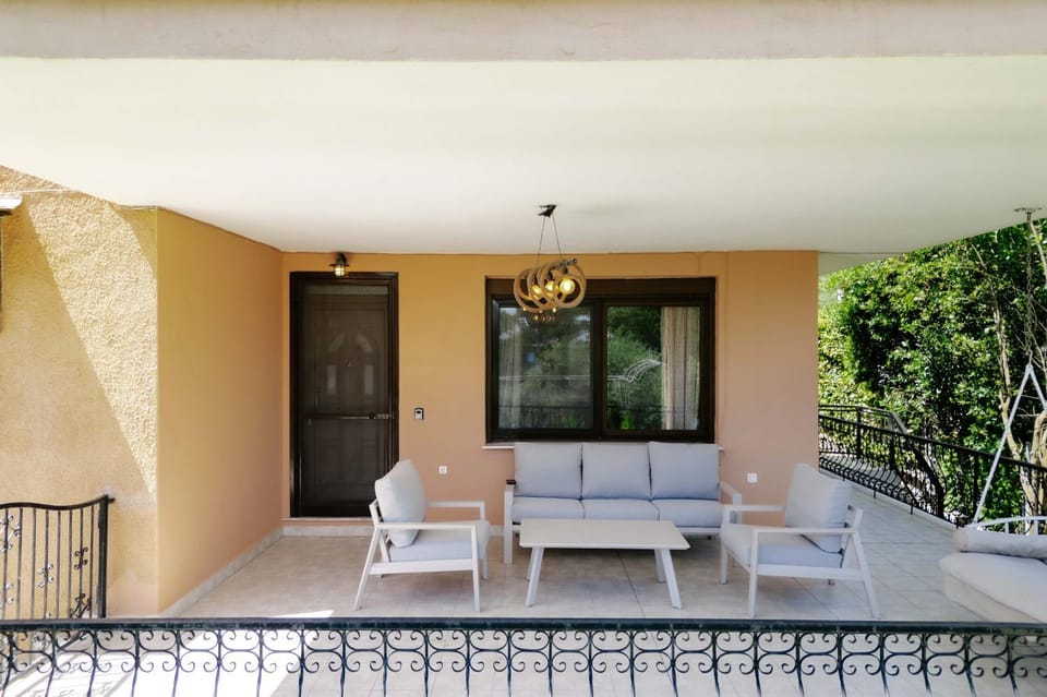 Patio, Day, View (from property/room), Balcony/Terrace, Living room, Seating area, Dining area