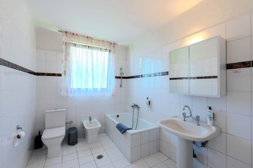 Toilet, Bathroom, Bath, bidet, towels