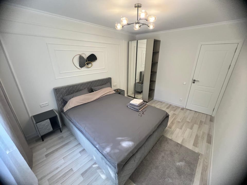 Bed, Bedroom, towels, wardrobe