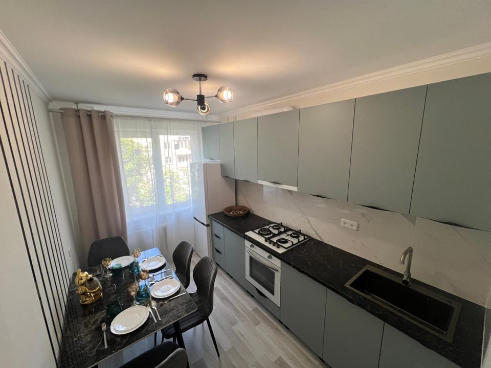 microwave, kitchen