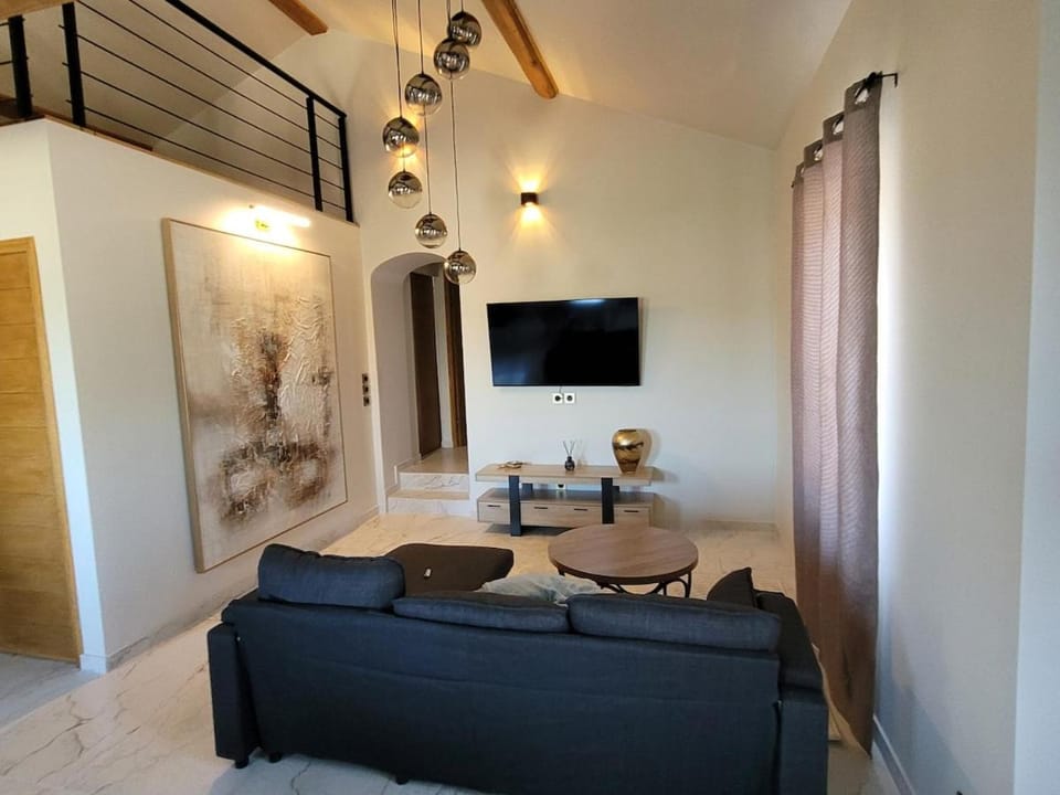 L'Écrin de Nature Panoramic View & Prestige Villa in Auvergne-Rhône-Alpes