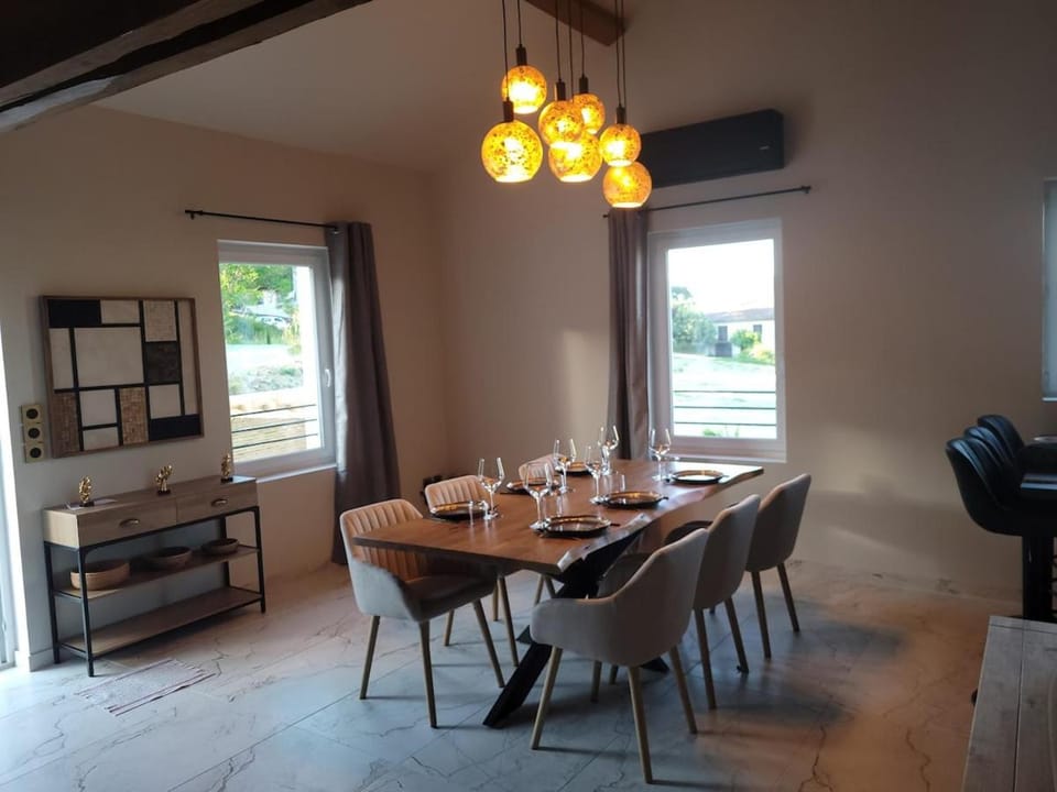 L'Écrin de Nature Panoramic View & Prestige Villa in Auvergne-Rhône-Alpes