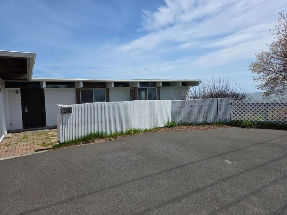 House with private beach House in New Brunswick