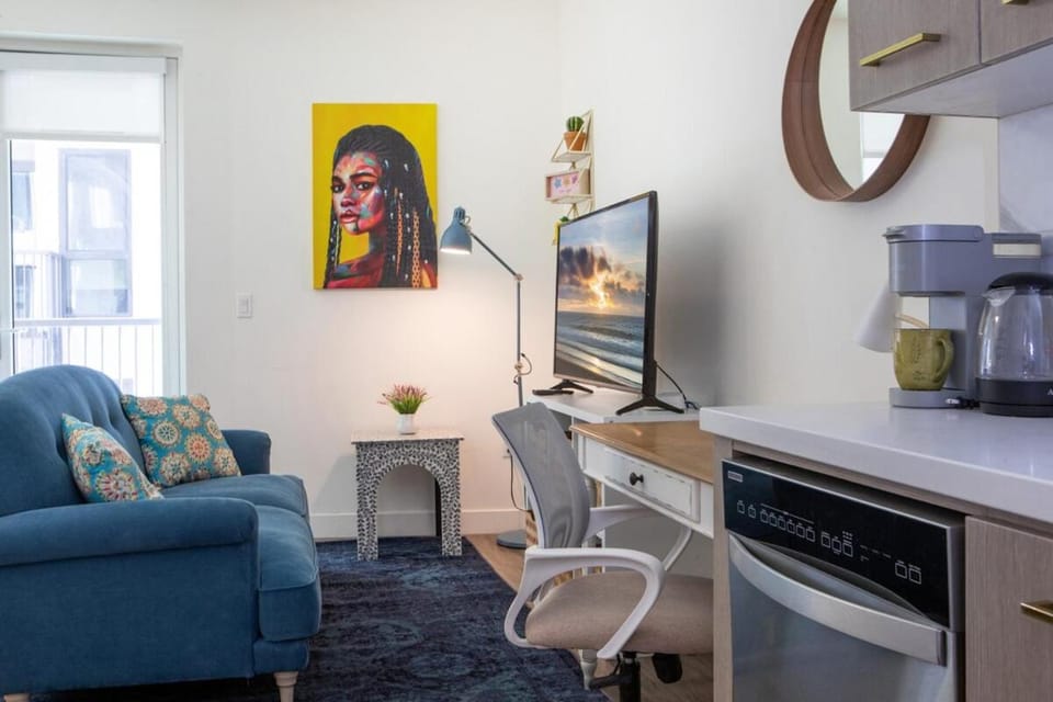 Outstanding Studio in Santa Monica with Pool Apartment in Santa Monica