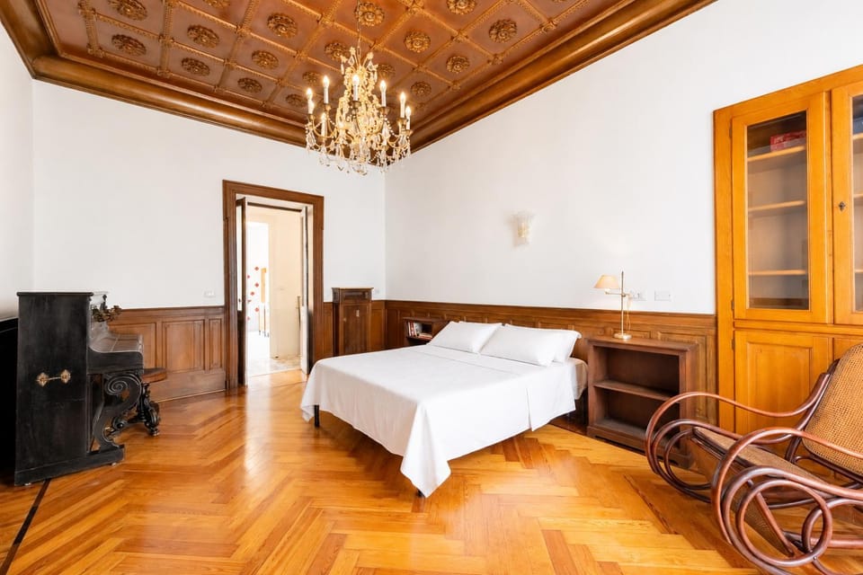 Bed, Photo of the whole room