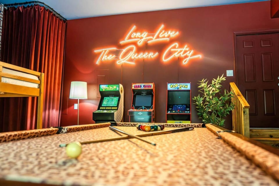 NEW! HotTub+Pickleball+GameRoom+Movies+Golf+Games House in Concord
