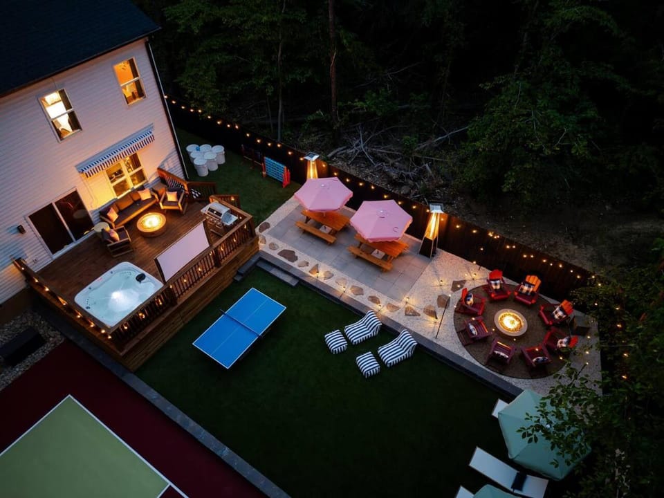 NEW! HotTub+Pickleball+GameRoom+Movies+Golf+Games House in Concord