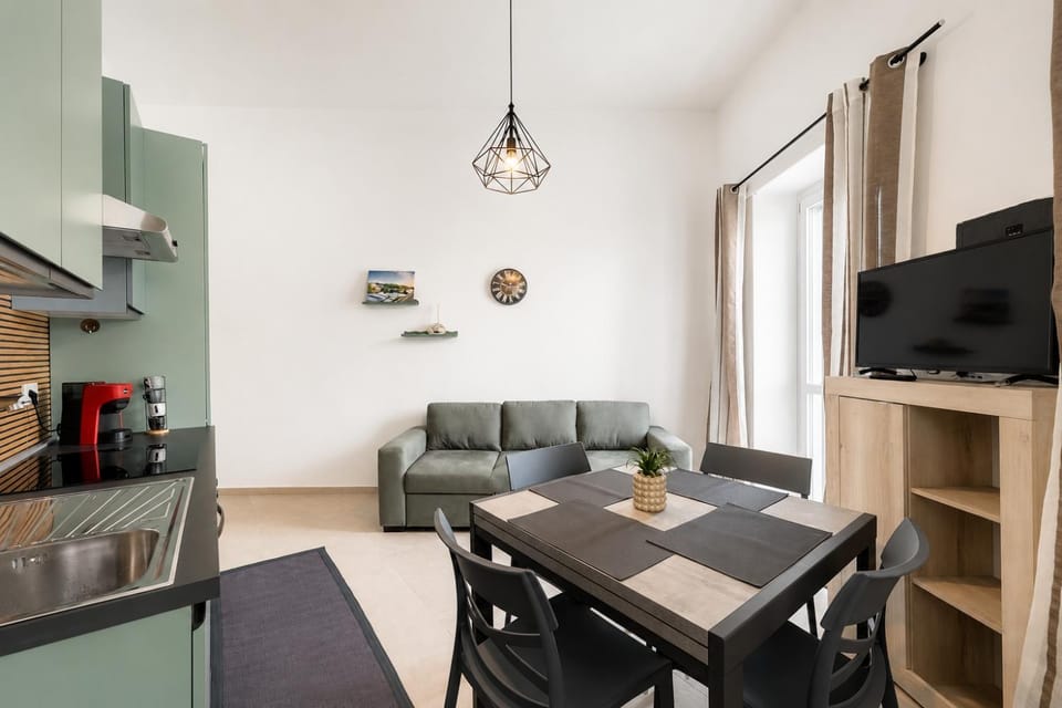 Living room, Dining area