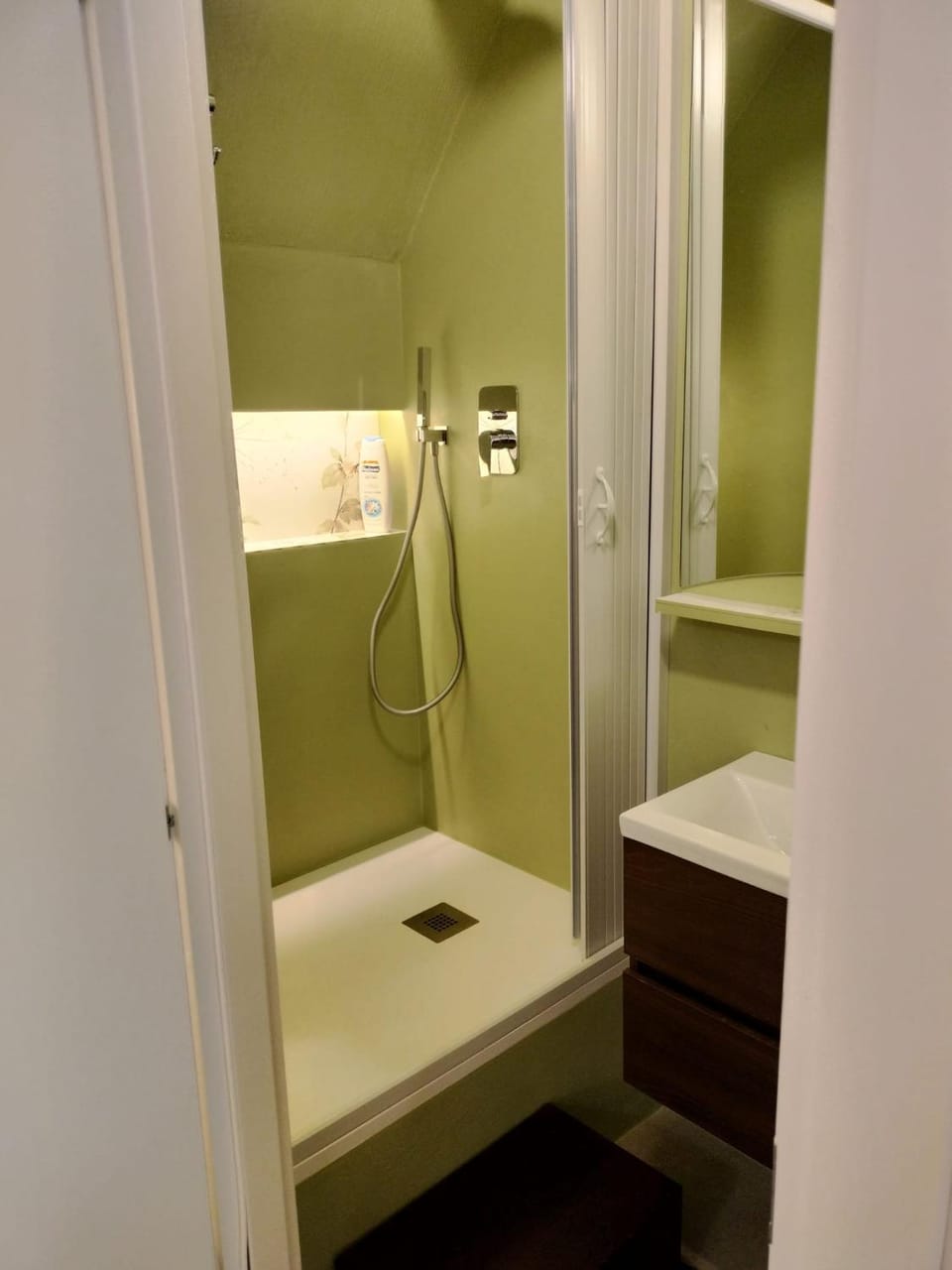 Shower, Bathroom, towels