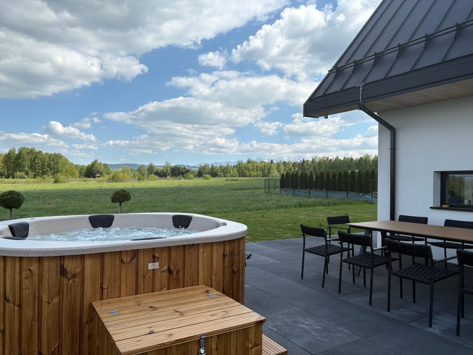 Natural landscape, Hot Tub, Balcony/Terrace, Garden view