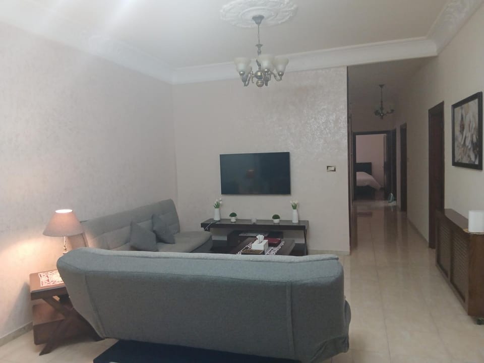 Bed, TV and multimedia, Living room, Photo of the whole room, Seating area, internet, internet